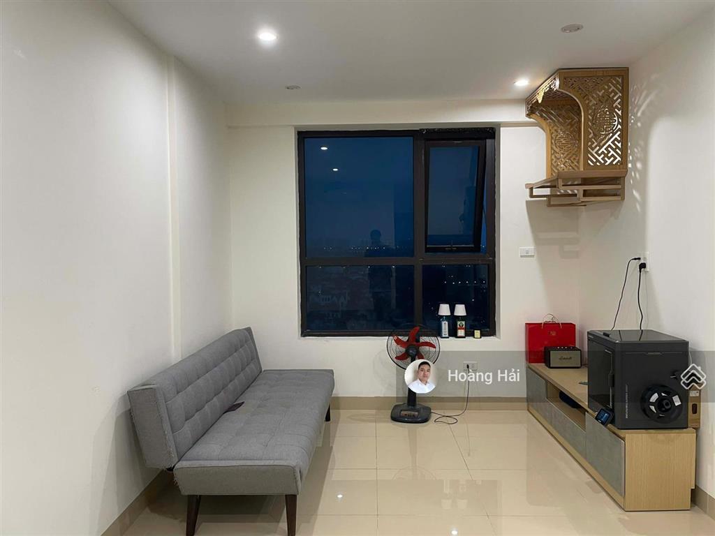 Cực hiếm cho thuê chcc valencia garden 61m2 phòng ngủ ban công đông nam giá 8tr/th
