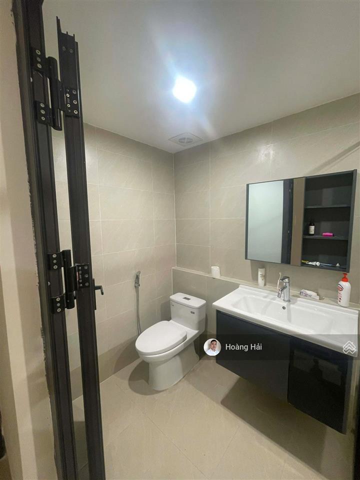 Cực hiếm cho thuê chcc valencia garden 61m2 phòng ngủ ban công đông nam giá 8tr/th