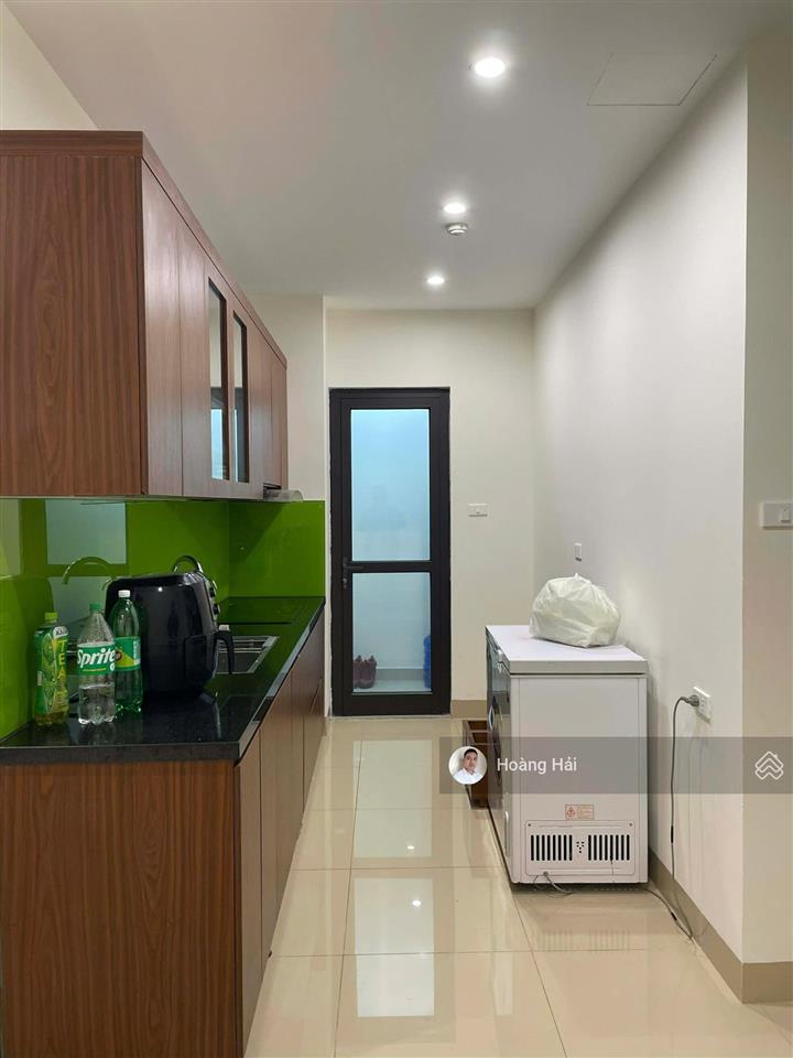 Cực hiếm cho thuê chcc valencia garden 61m2 phòng ngủ ban công đông nam giá 8tr/th