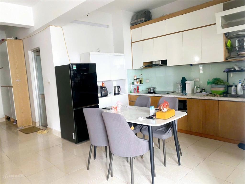 Cho thuê chcc việt hưng 97m2 3pn, 2wc 2 ban công cực thoáng giá chỉ 8tr/th