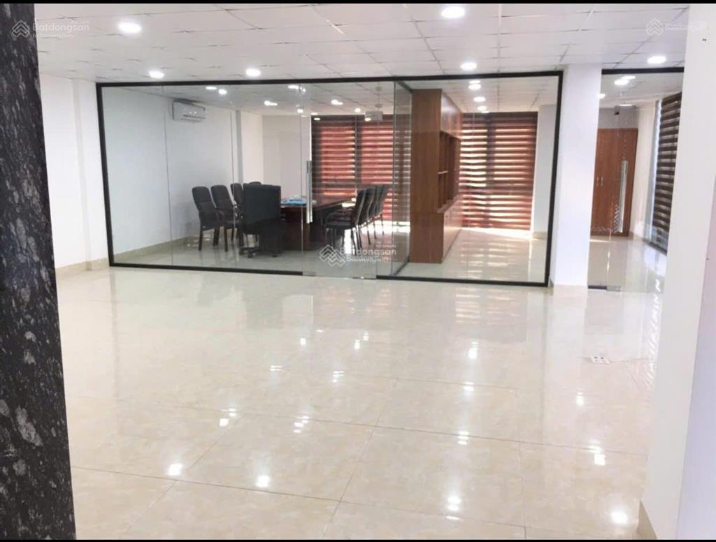 Cho thuê nhà riêng mặt ngõ kinh doanh phố việt hưng, phù hợp vừa ở vừa làm văn phòng, giá 50tr/th