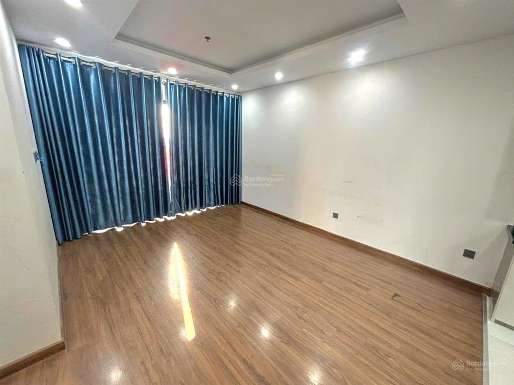 Bán chung cư dự án mới việt hưng 82m 3 phòng ngủ 2wc thoáng mát giá 6.59 tỷ