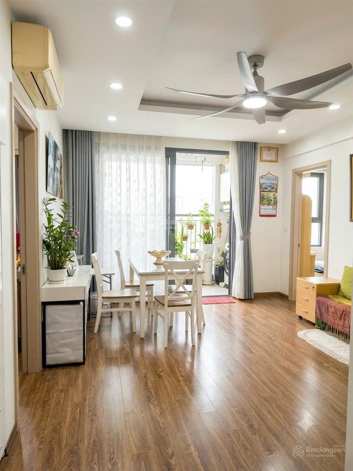 Bán chung cư dự án mới việt hưng 72m 2 phòng ngủ 2wc ban công thoáng mát