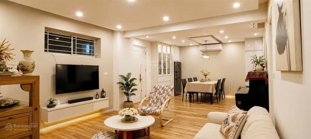 Bán chung cư việt hưng 102m 3 phòng ngủ 2wc nhà đẹp thoáng mát giá 5,x tỷ