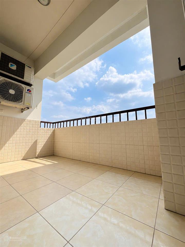 Bán chung cư việt hưng 72m 2 phòng ngủ ban công đông nam thoáng mát chỉ 3,x tỷ