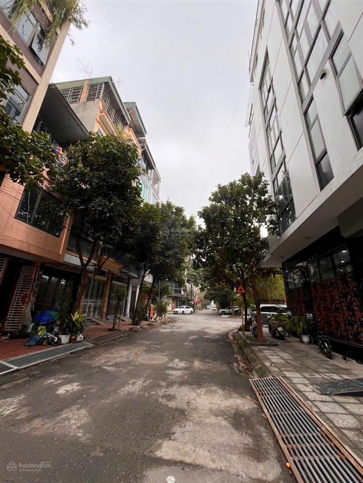 Bán gấp đất tái định cư phú diễn 8.5 ha, đầu tư, văn phòng, căn hộ dv. dt 123 m, giá 275 tr/m