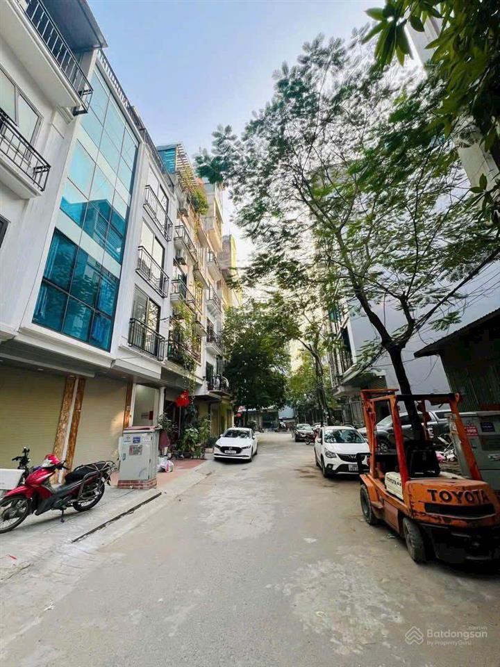 Bán gấp đất tái định cư phú diễn 8.5 ha, đầu tư, văn phòng, căn hộ dv. dt 123 m, giá 275 tr/m