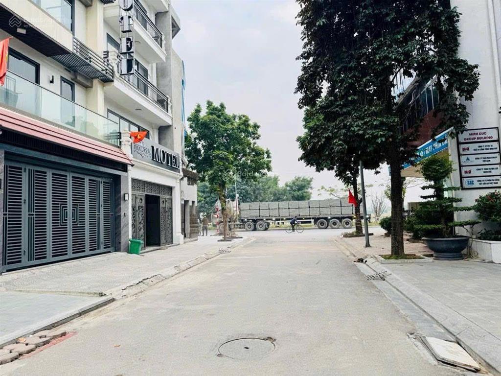 Nhà 90m xây 5 tầng, thang máy, gara 3 ô tô, full nội thất, đường ô tô, vỉa hè ở phúc lợi, long biên