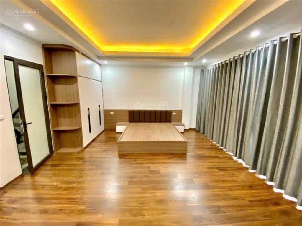 Nhà 90m xây 5 tầng, thang máy, gara 3 ô tô, full nội thất, đường ô tô, vỉa hè ở phúc lợi, long biên