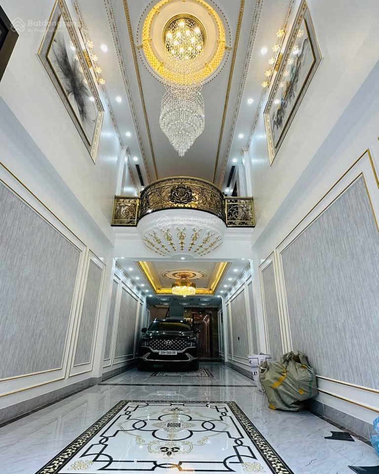 Nhà 65m2 xây 8tầng, thang máy, gara 2 ô tô, full nội thất gần vinhomes riverside, long biên 21.5 tỷ