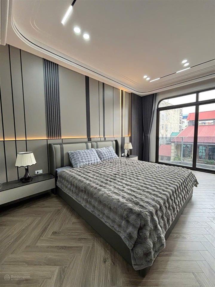 Nhà 46m xây 7 tầng, thang máy, gara ô tô full nội thất ở gia thụy, n văn cừ, long biên, hn 19.5 tỷ