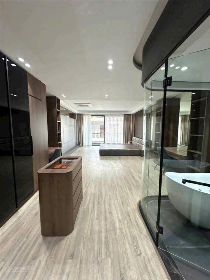 Nhà 70/75m² xây 7 tầng, thang máy, gara 2 ô tô, full nội thất ở nguyễn văn cừ, bồ đề, long biên, hn