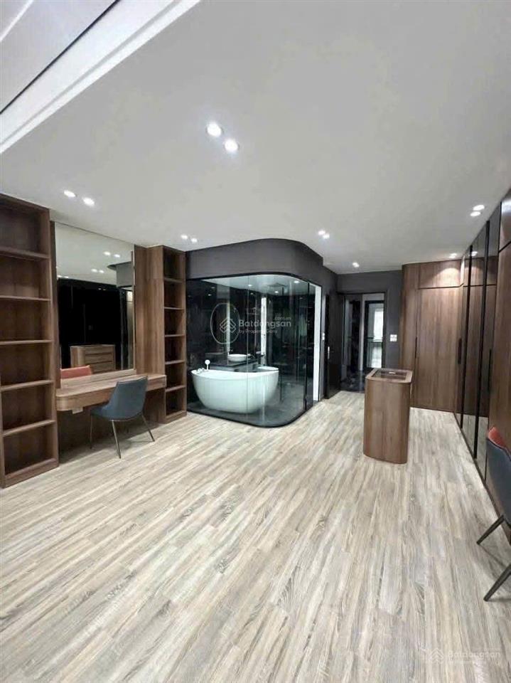 Nhà 70/75m² xây 7 tầng, thang máy, gara 2 ô tô, full nội thất ở nguyễn văn cừ, bồ đề, long biên, hn