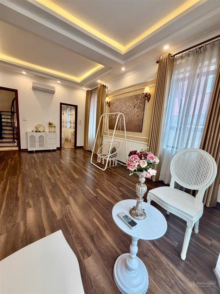 Nhà 38m xây 7 tầng, thang máy, gara ô tô, full nội thất ở chu huy mân, sài đồng, long biên, hn 12,7