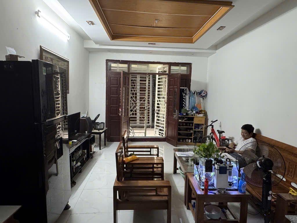 Giảm gần nửa tỷ cần bán nhà giáp nhị 5 tầng long lanh VF3 đỗ cửa hoàng mai