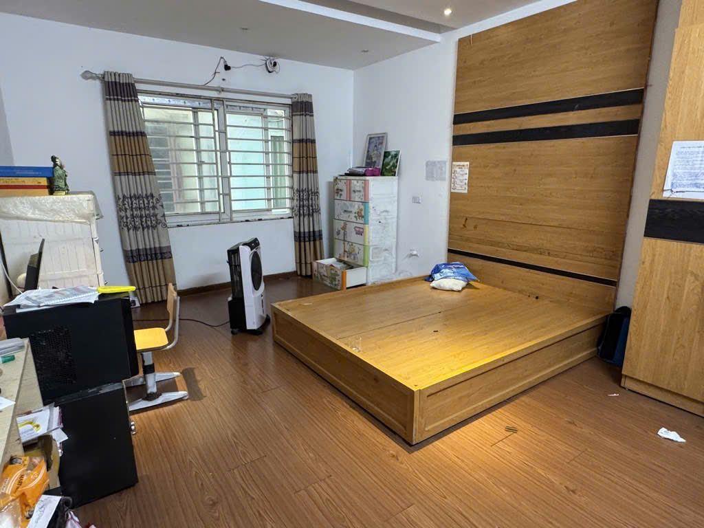 Giảm gần nửa tỷ cần bán nhà giáp nhị 5 tầng long lanh VF3 đỗ cửa hoàng mai