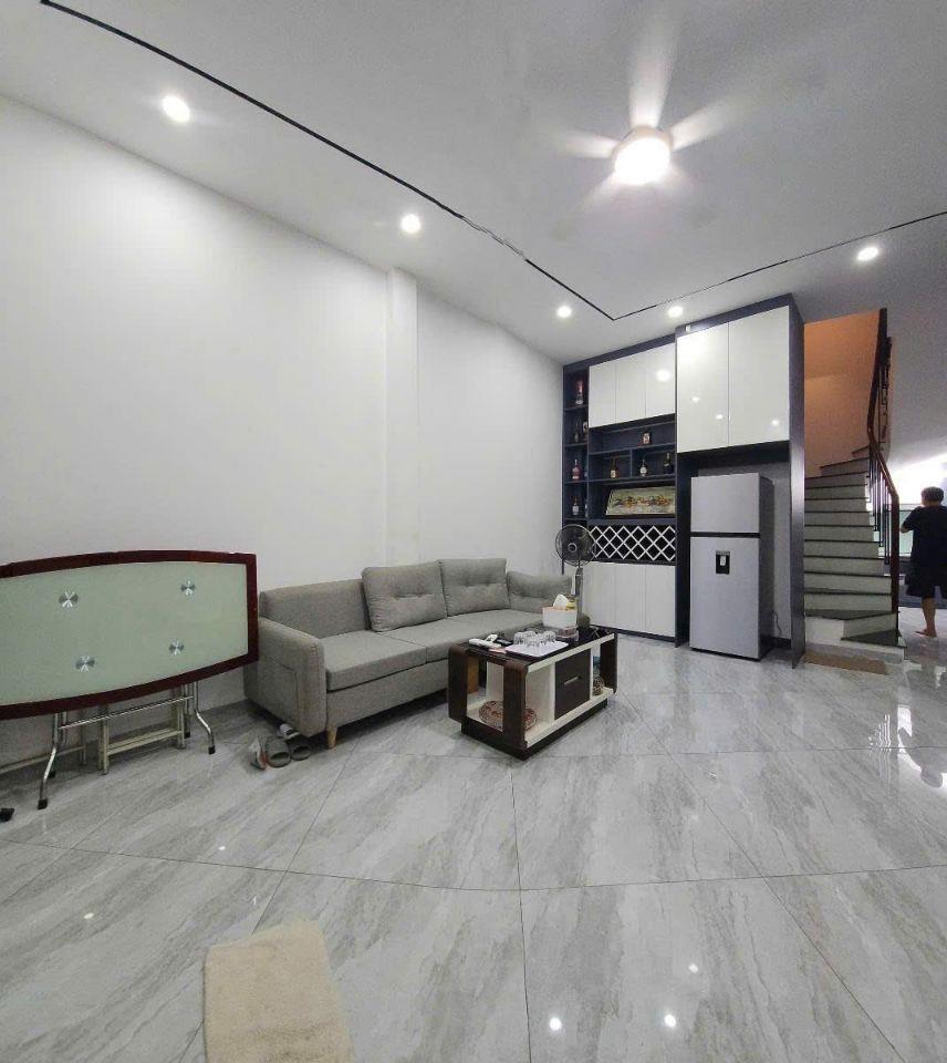 Bán nhà giải phóng 5 tầng long lanh ở ngay 80M ra phố hoàng mai