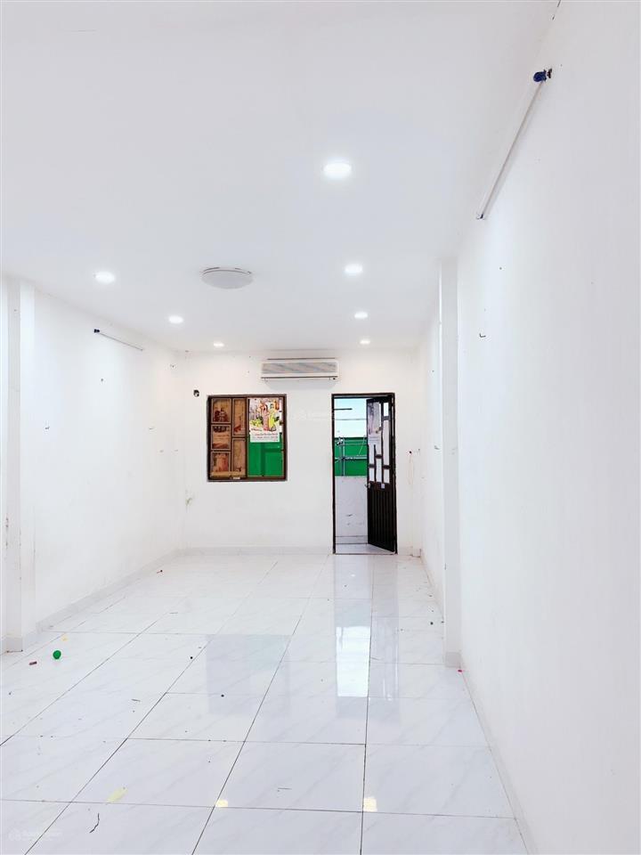 Cho thuê nhà nguyên căn mặt tiền đường 3/2, p.6, quận 10, kinh doanh sầm uất