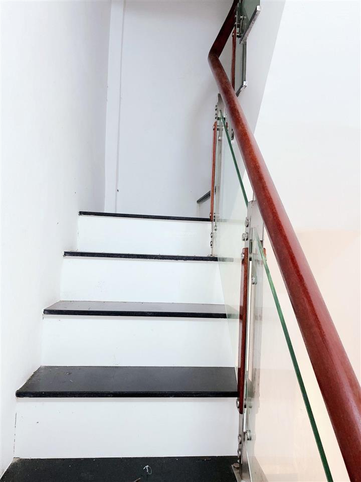 Cho thuê nhà nguyên căn mặt tiền đường 3/2, p.6, quận 10, kinh doanh sầm uất