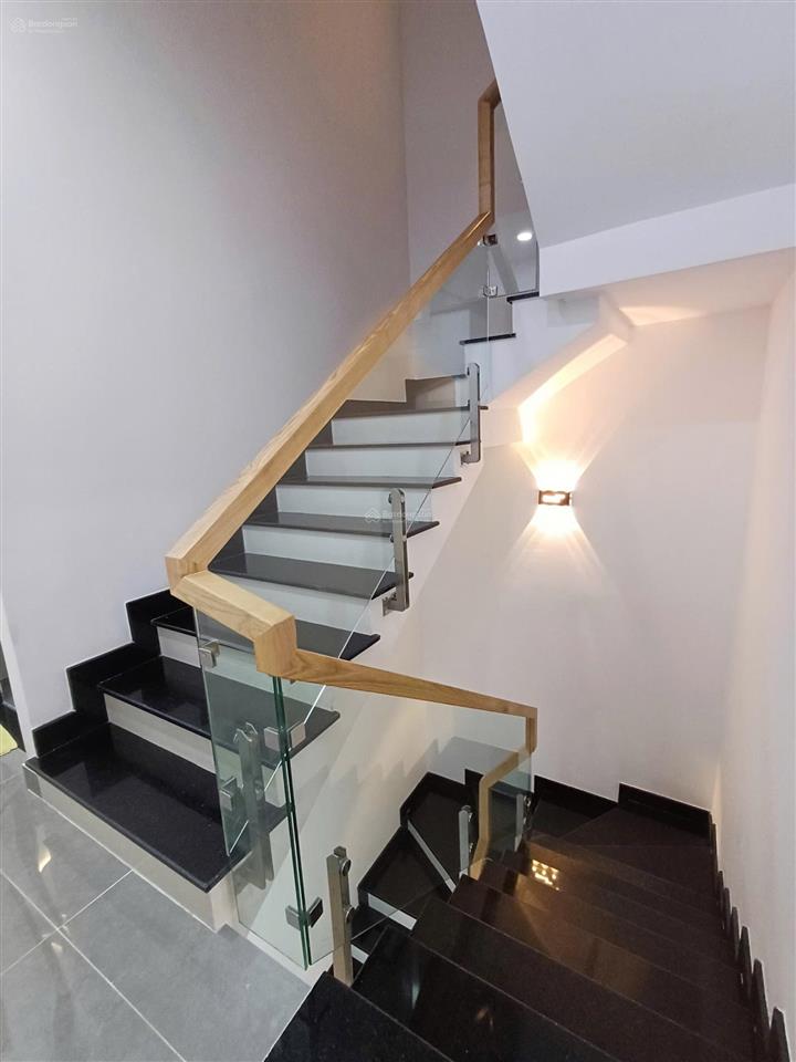 Bán nhà 4 tầng mới (4mx13.4m), góc 2mt đường tô hiệu, quận tân phú, gần cv đầm sen