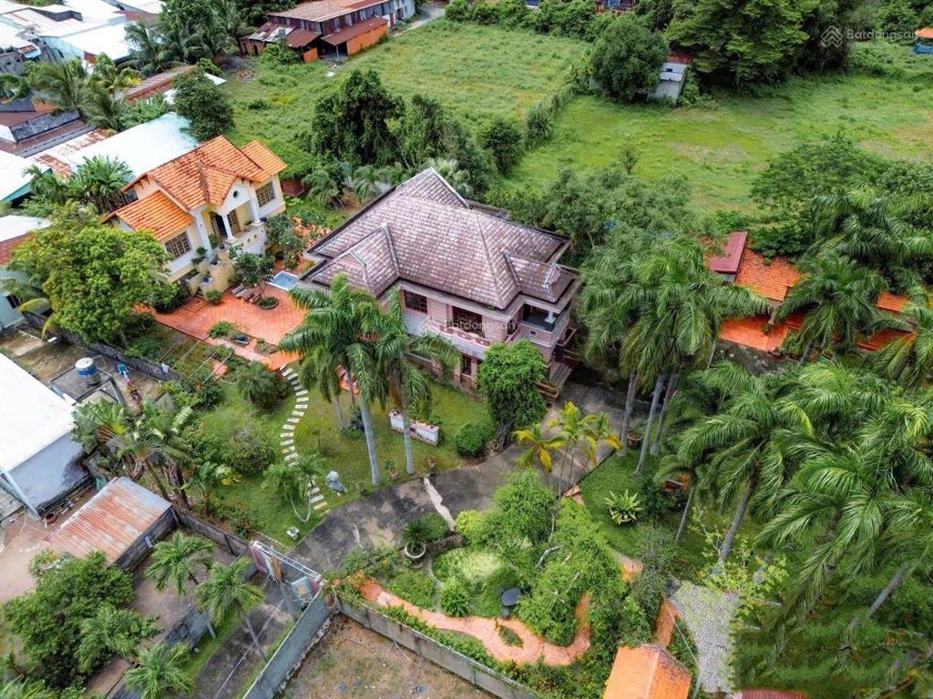 Bán biệt thự vườn xã nhuận đức . diện tích hơn 4 000 m2 giá ngộp