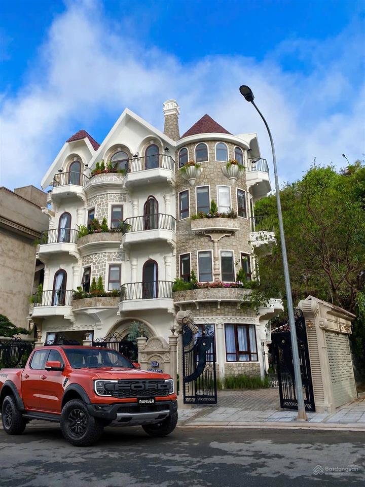 Villa pháp mới hoàn thiện sang trọng đẳng cấp tại trung tâm đà lạt