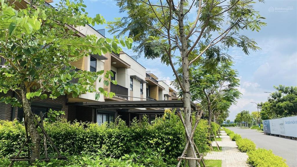 Nhà phố izumi city nhà sẵn kèm sổ hồng riêng. mặt tiền rộng 6m, chỉ 6,9 tỷ.  0978 469 ***