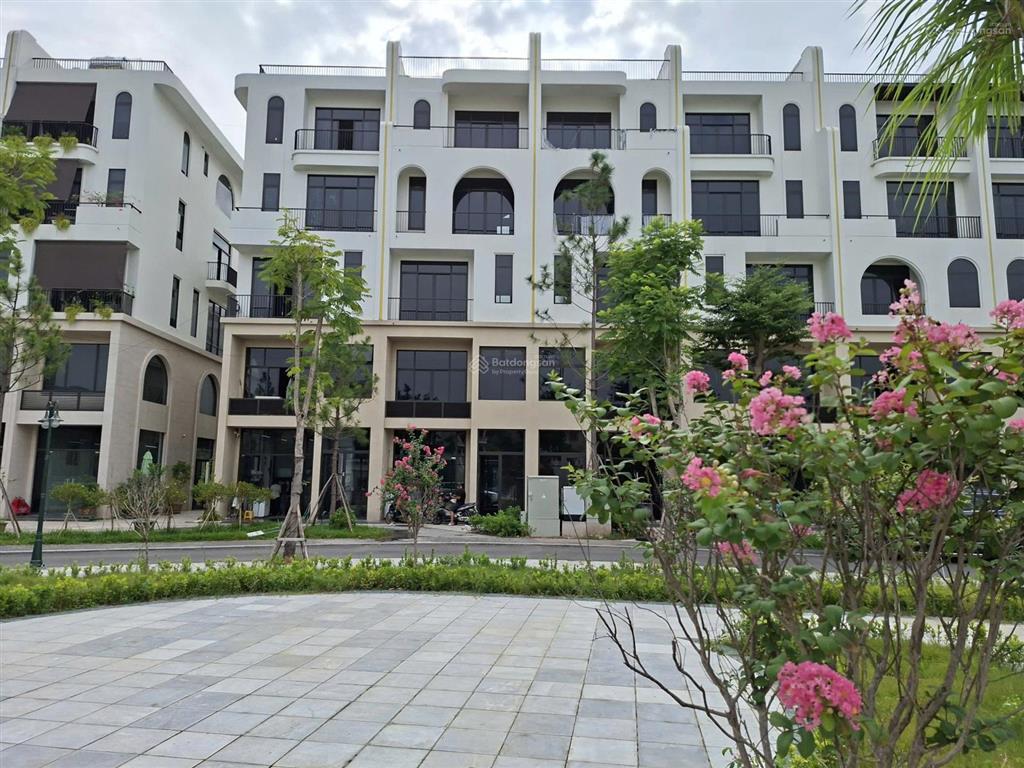 Chính chủ cần bán căn shophouse mặt hồ công viên 120m sổ sẵn vaquarius tháng 07/2026