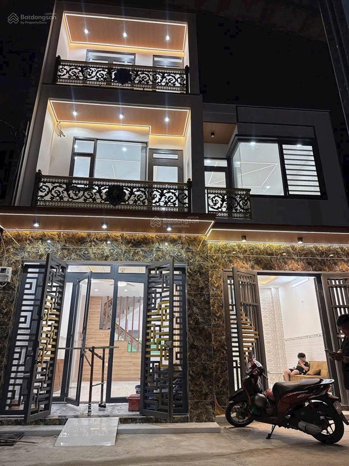 Nhà ngang 8m thích hợp cho gia đình đông người. hoặc vừa ở vừa cho thuê. đường hương lộ 2 bình tân