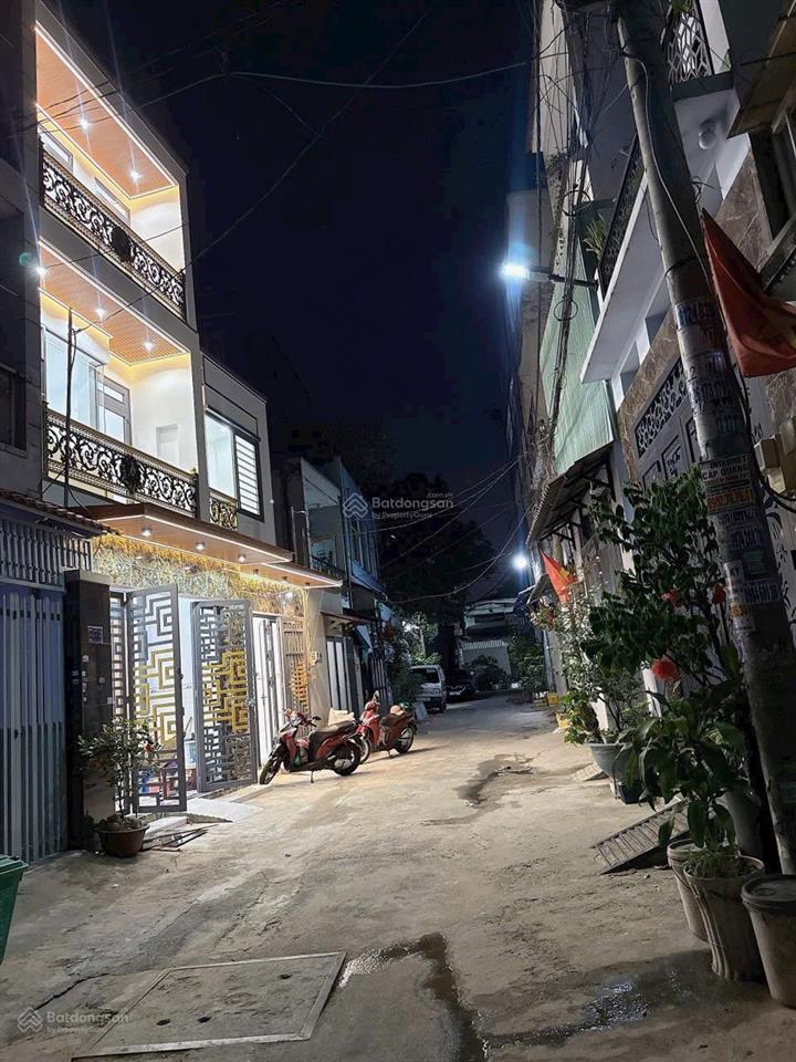 Nhà ngang 8m thích hợp cho gia đình đông người. hoặc vừa ở vừa cho thuê. đường hương lộ 2 bình tân