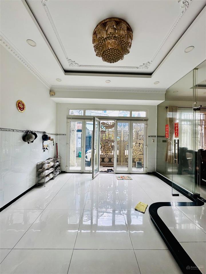 Nhà ngộp bank ngang 8m giá tốt đường lê văn quới bình tân