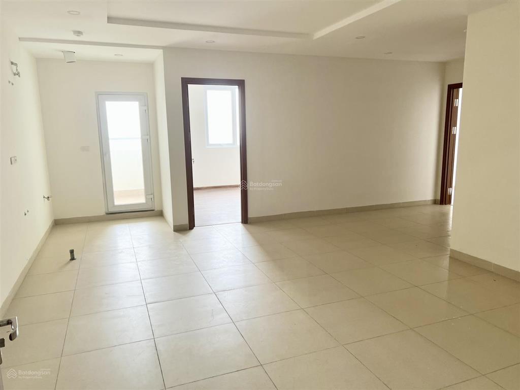 Bán căn 2pn đẹp tòa nhà, nhà mới, view triển lãm, tầng trung, giá chỉ 47tr/m2