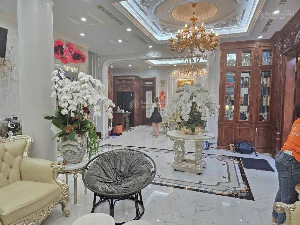 Nhà đẹp phố liễu giai  55m2  7 tầng  thang máy  gara oto  mặt tiền rộng