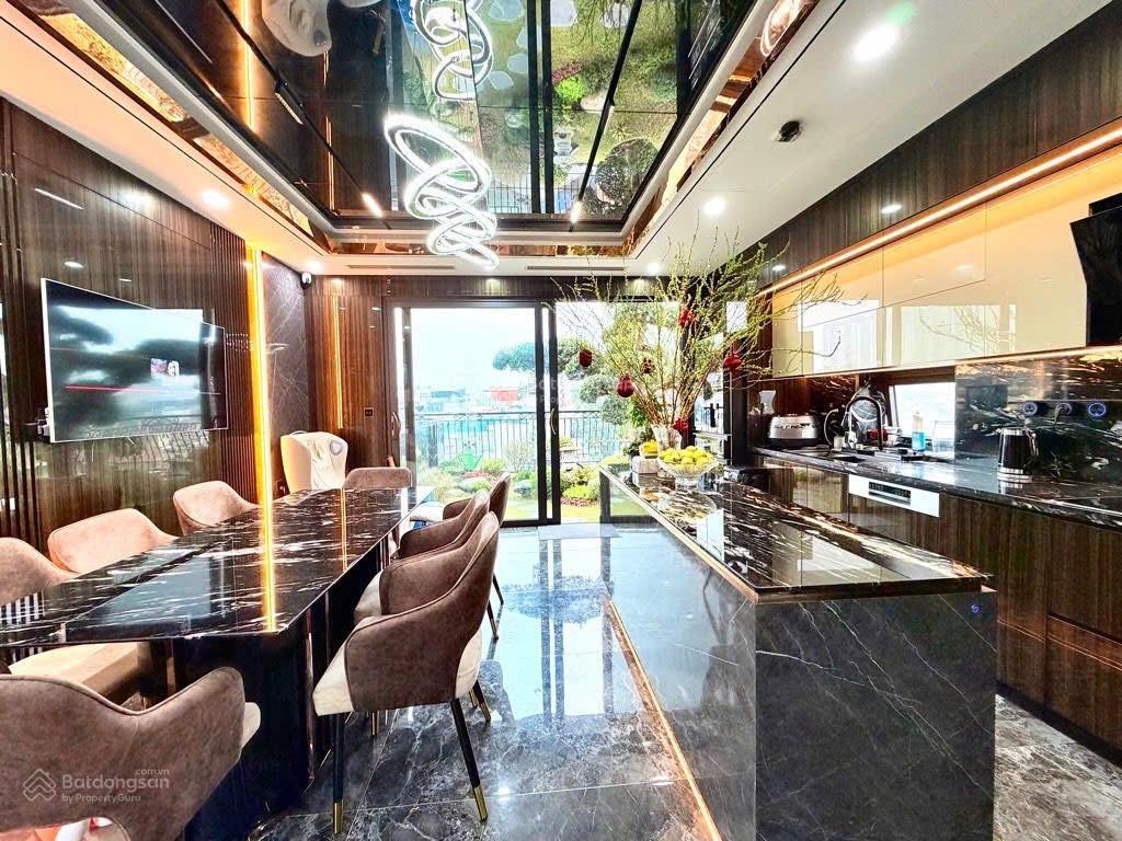 Lô góc  phố huế  8 tầng thang máy  mt 5,2m  gần phố kinh doanh