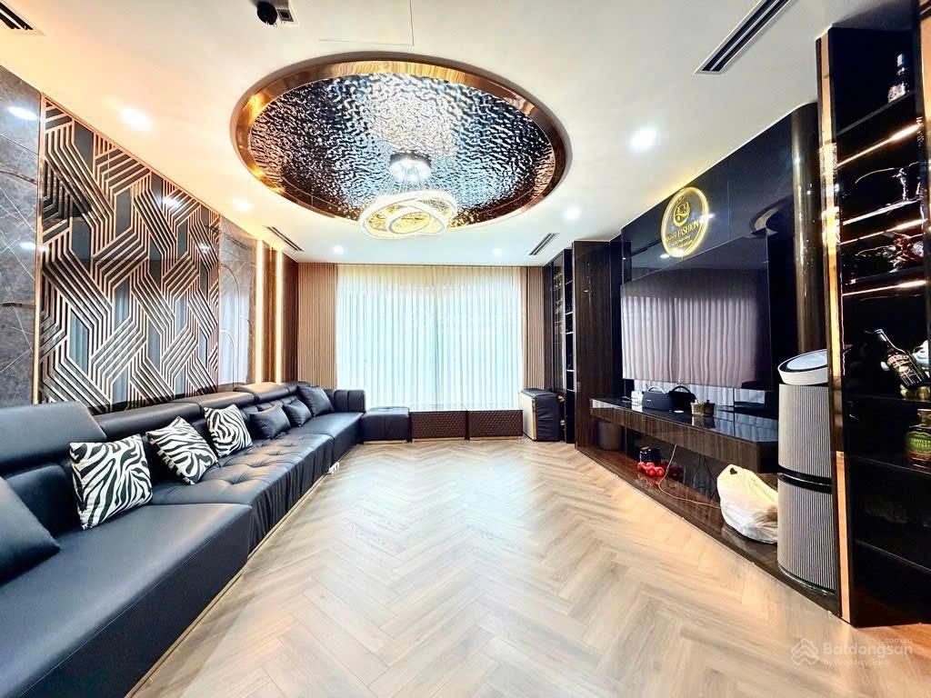 Lô góc  phố huế  8 tầng thang máy  mt 5,2m  gần phố kinh doanh