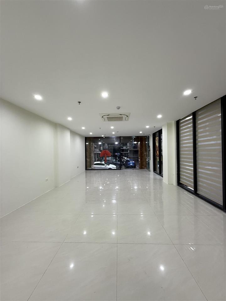 Chính chủ cho thuê tòa nhà lô góc phố hoàng quốc việt  100m2  xây mới  pccc đạt chuẩn