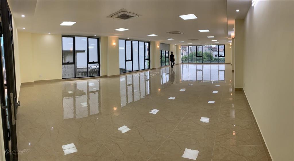 Lô góc phố hoàng quốc việt  chính chủ cho thuê văn phòng, mbkd  100m2  xây mới  pccc đạt chuẩn