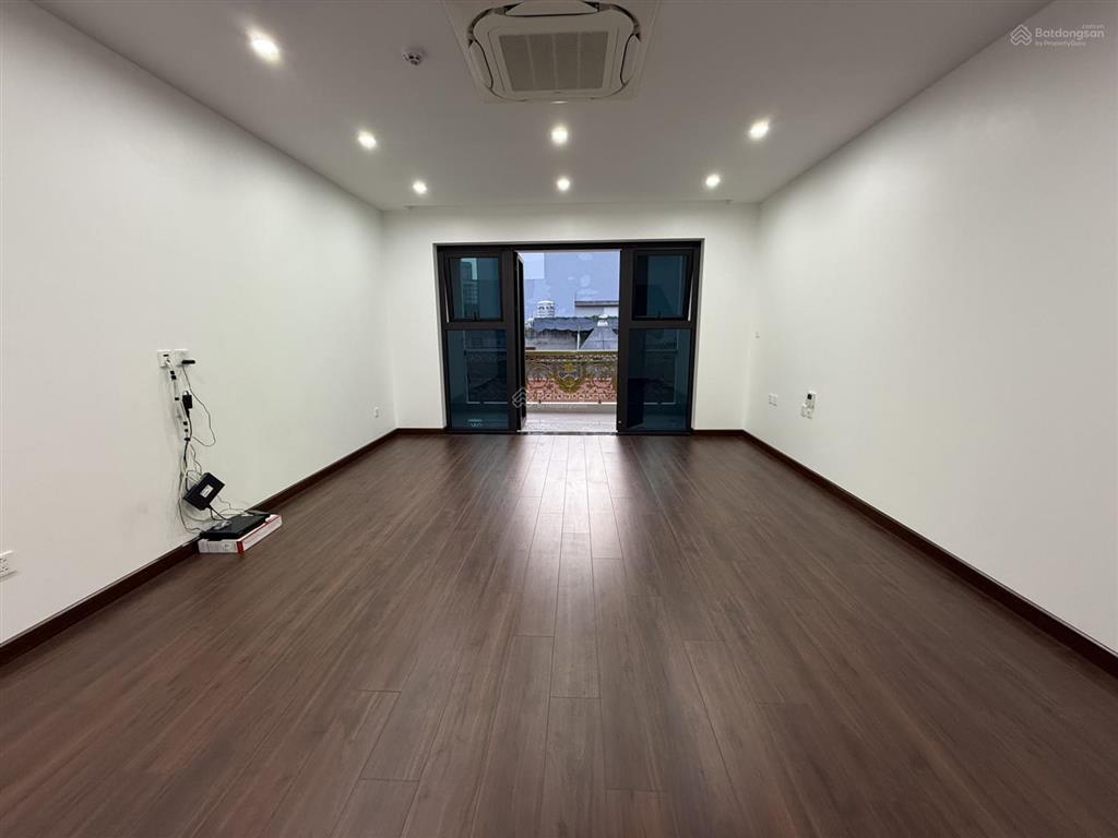 Chính chủ cho thuê mbkd và vp phố hoàng văn thái  toà nhà mới  pccc đầy đủ