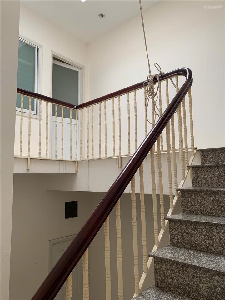 Cho thuê nhà mt đường điện biên phủ dt 4x18 1 trệt 2 lầu gần chợ bàn cờ, khu vực kinh doanh !