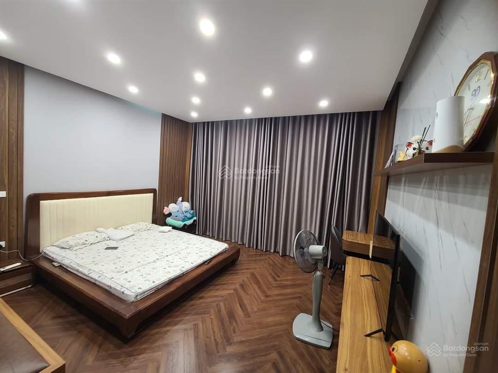 Bán nhà ngõ 62 phố nguyễn chí thanh. 52 m2, 6 tầng, mt 5 mét. gara 3 ô tô. kinh doanh. giá 18 tỷ