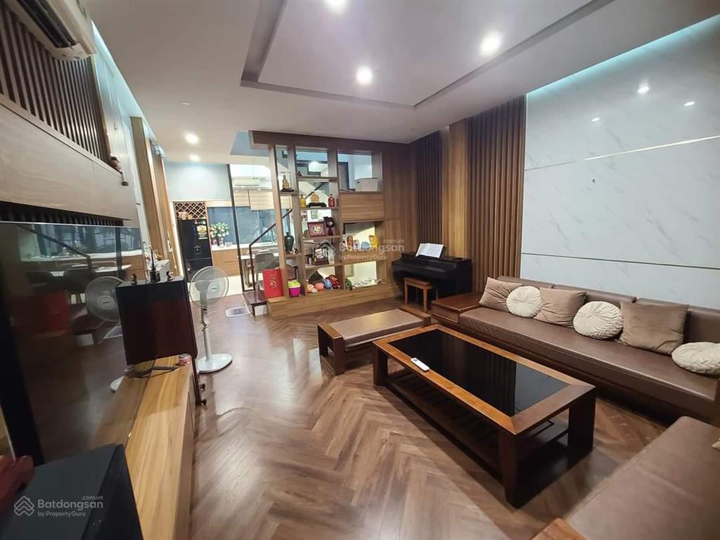 Bán nhà ngõ 62 phố nguyễn chí thanh. 52 m2, 6 tầng, mt 5 mét. gara 3 ô tô. kinh doanh. giá 18 tỷ