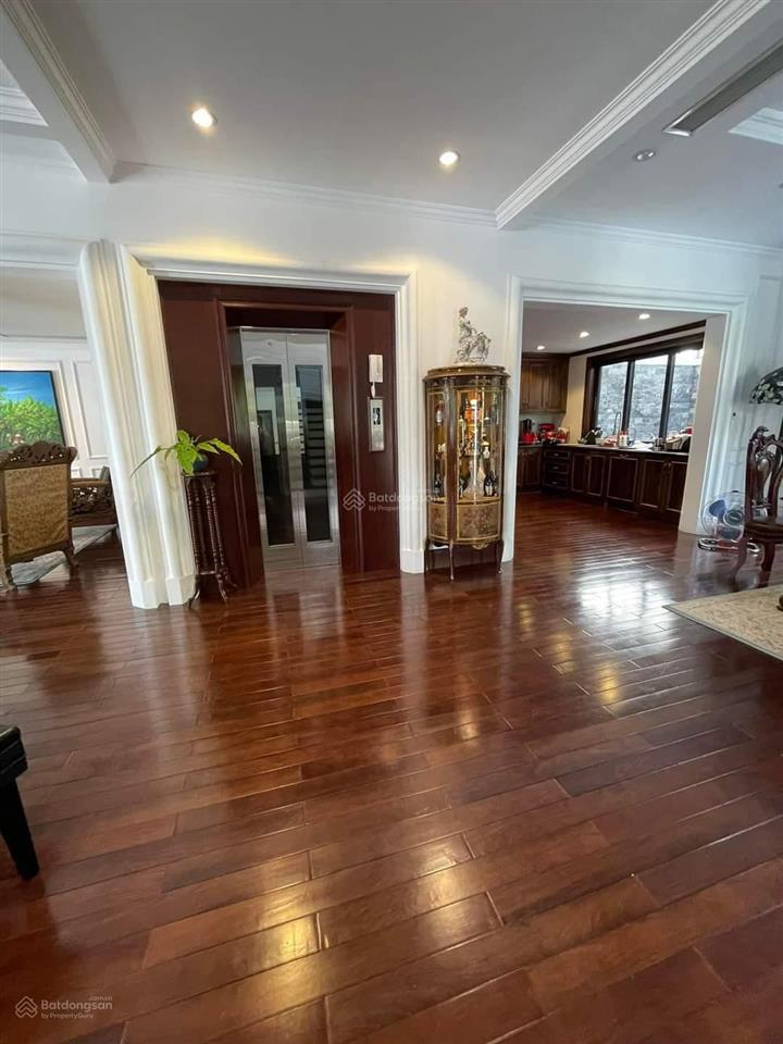 Bán biệt thự ciputra 230 m2. 4 tầng thang máy, lô góc 3 thoáng, mặt tiền 10m , 79 tỷ