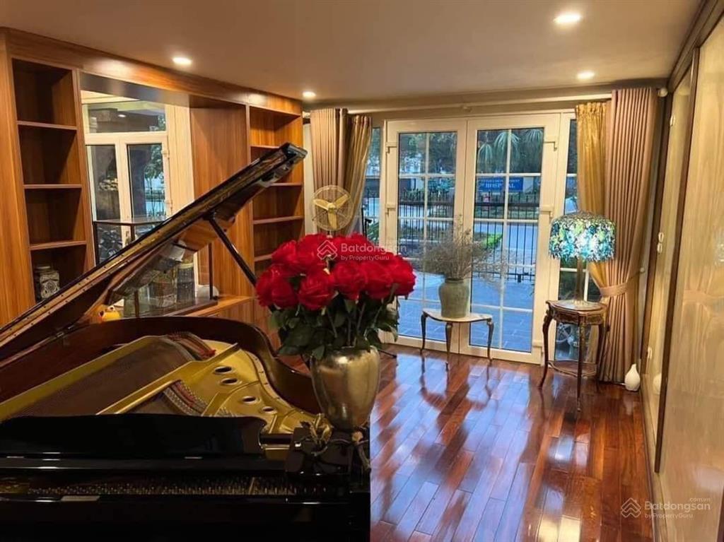 Bán biệt thự ciputra 230 m2. 4 tầng thang máy, lô góc 3 thoáng, mặt tiền 10m , 79 tỷ
