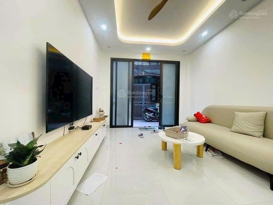 Bán nhà phố nguyễn chí thanh, 45 m2 5 tầng, mặt tiền 4,2 mét, oto, thang máy, giá 13 tỷ