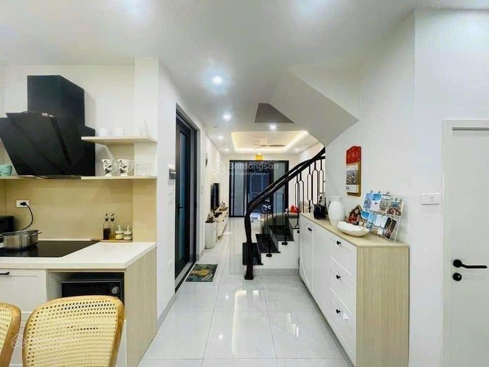Bán nhà phố nguyễn chí thanh, 45 m2 5 tầng, mặt tiền 4,2 mét, oto, thang máy, giá 13 tỷ