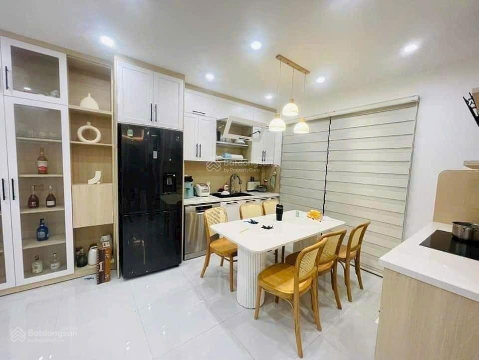 Bán nhà phố nguyễn chí thanh, 45 m2 5 tầng, mặt tiền 4,2 mét, oto, thang máy, giá 13 tỷ