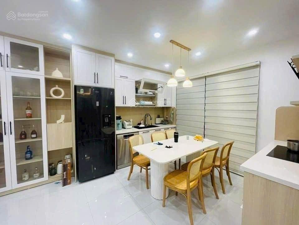 Bán nhà phố nguyễn chí thanh, 45 m2 5 tầng, mặt tiền 4,2 mét, oto, thang máy, giá 13 tỷ