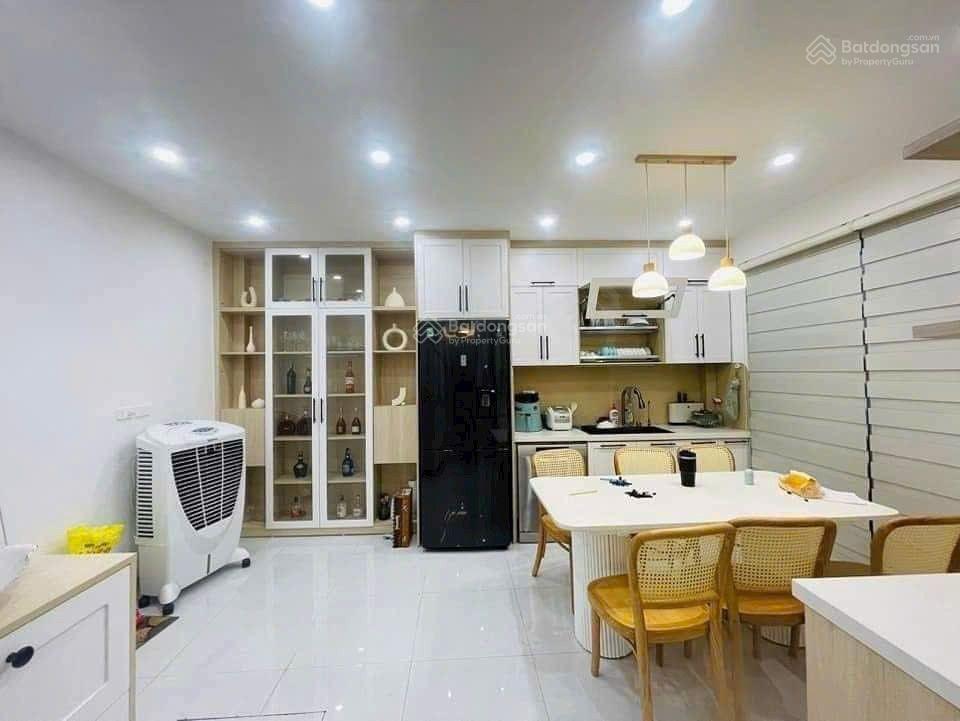 Bán nhà phố nguyễn chí thanh, 45 m2 5 tầng, mặt tiền 4,2 mét, oto, thang máy, giá 13 tỷ