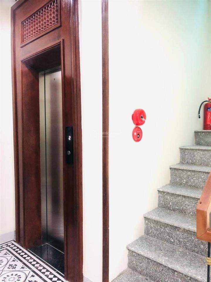 Bán nhà triều khúc 55m2 ,9 tầng ,mặt tiền 4.1m . 10m ra phố ,doanh thu 80tr/ tháng,chào bán 15,9 tỷ