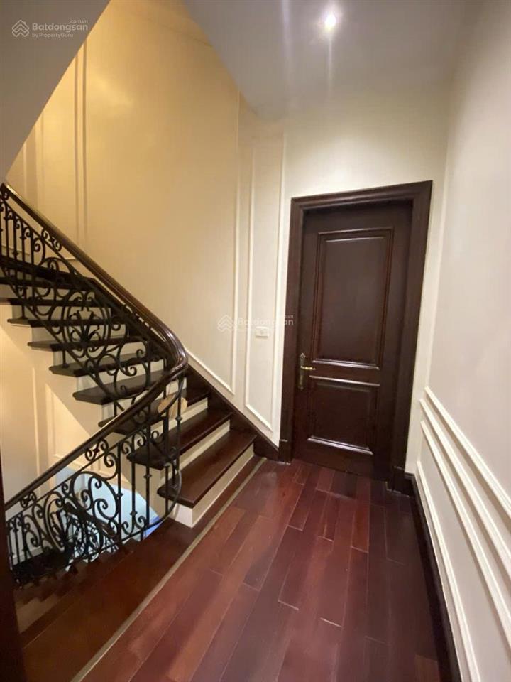 Bán nhà biệt thự vinhomes riverside, dt 139m2 3 tầng , mặt tiền 9m , giá 62 tỷ